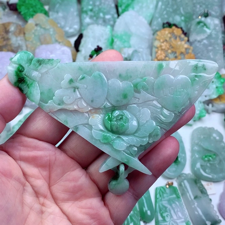 吊坠(不含链)未镶嵌翡翠