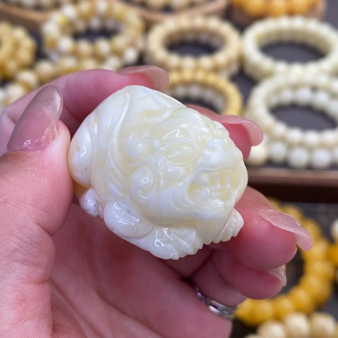 蜜蜡未镶嵌裸石貔貅