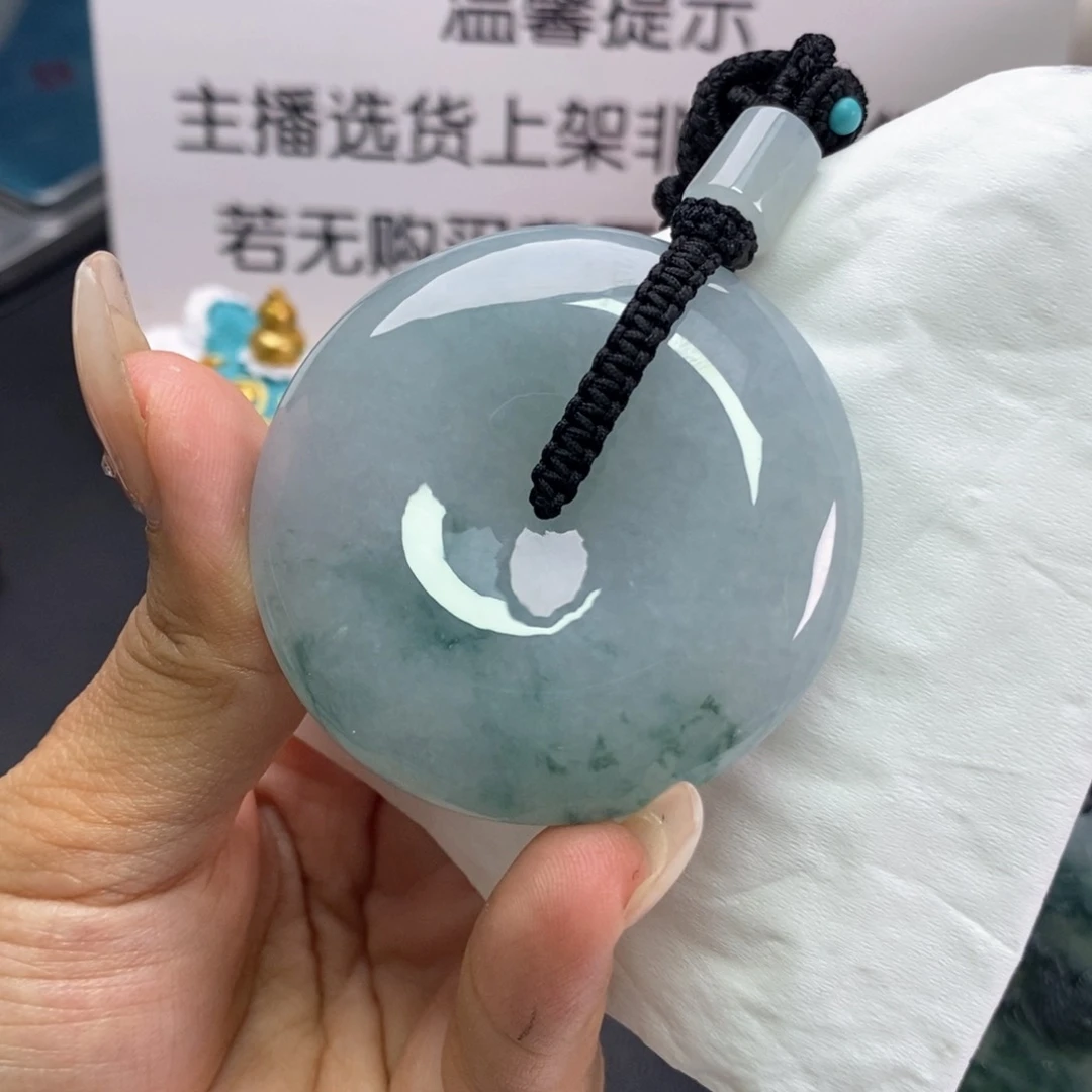 翡翠挂件未镶嵌翡翠