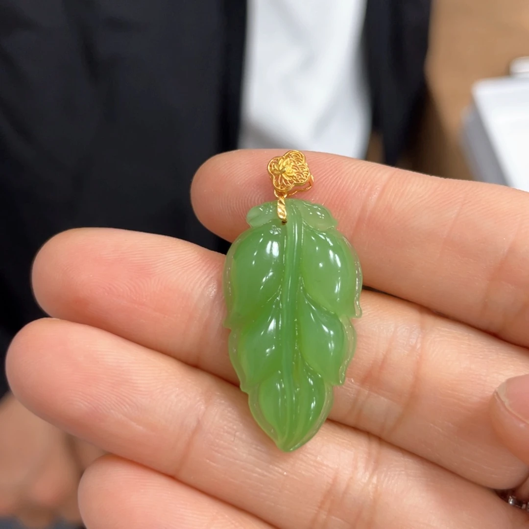 和田玉18K金镶嵌颈饰