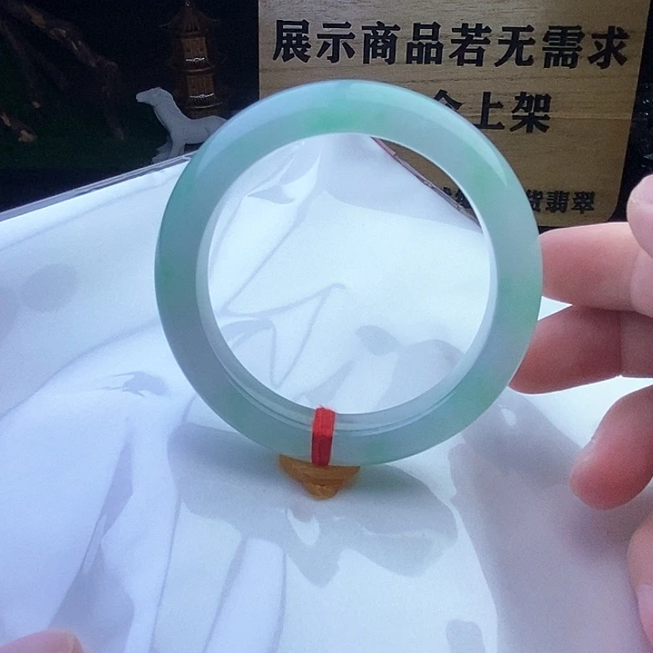 翡翠未镶嵌手镯发一个