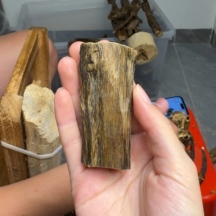 沉香碎屑沉香金沙叶块料16克