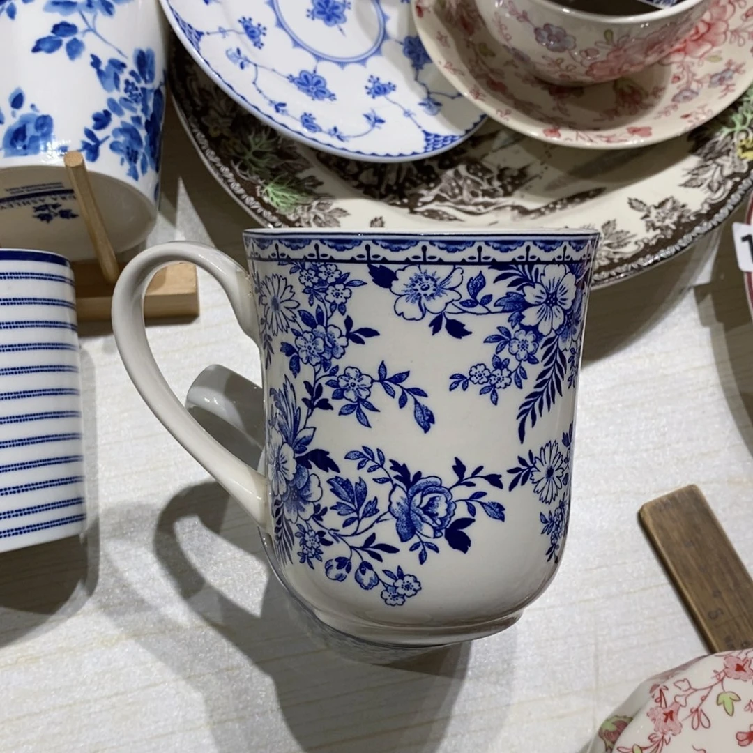 瓷微瑕青花马克杯