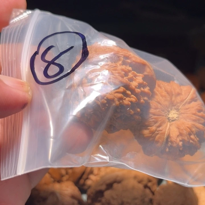 你***！桃核吊坠8呃呃呃呃