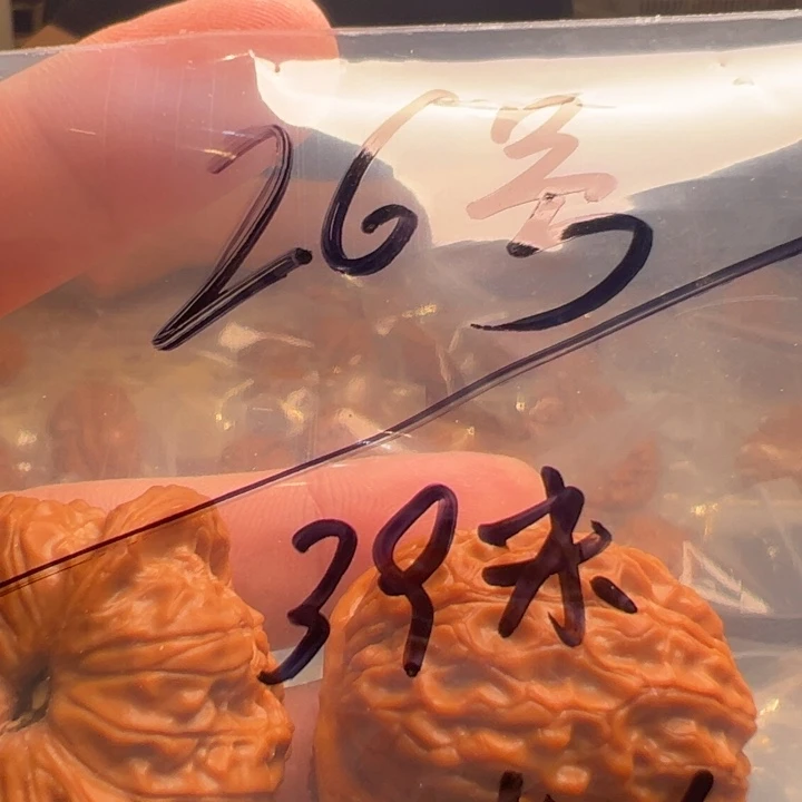 文玩核桃把件37左右血麒麟