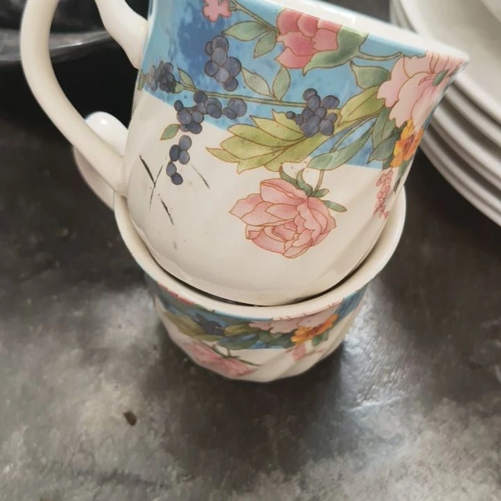 八***后陶瓷盘子碗啥都有