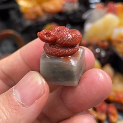 【闪购商品】石英质玉（黄龙玉）颈饰未镶嵌