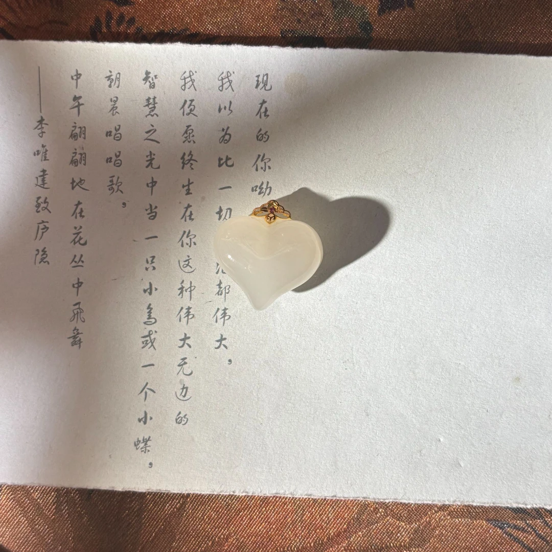YC22 【金菀菀】天然和田玉藕粉屁桃18K金镶嵌吊坠（不含链）宽20mm