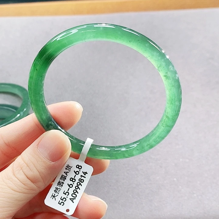 翡翠未镶嵌手镯（圆镯）