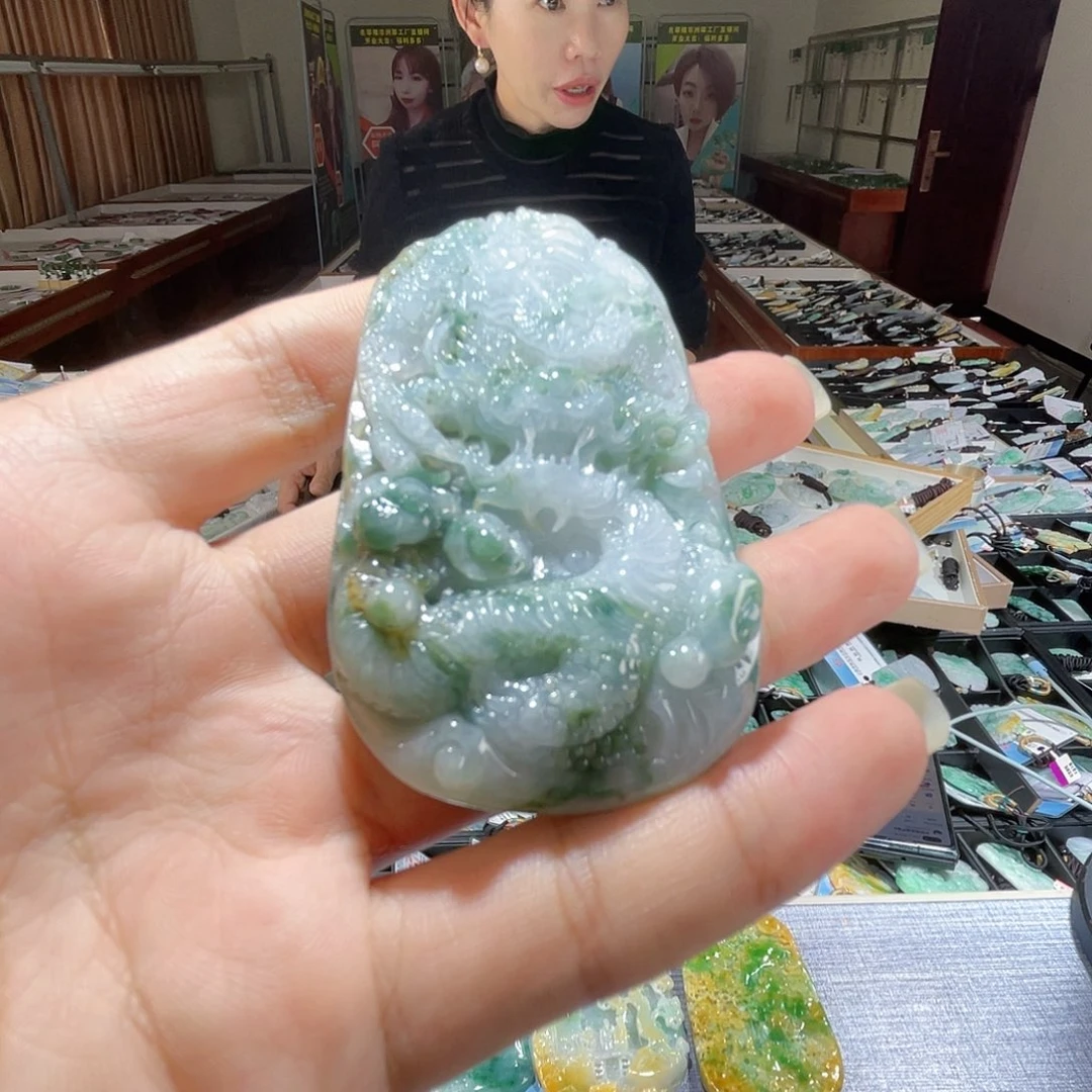 翡翠未镶嵌颈饰一