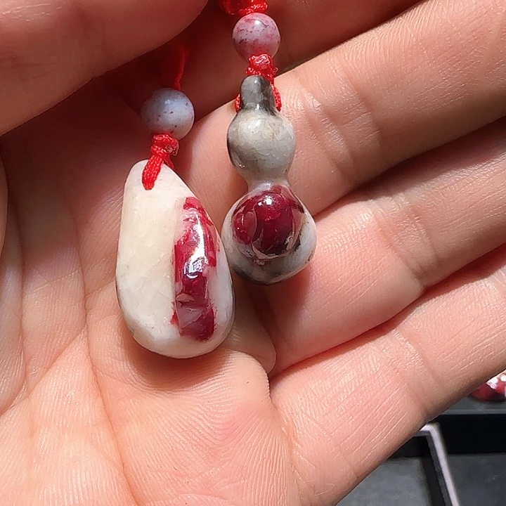 天然辰砂炎*姐纯天然朱砂原石原矿随行，小葫芦