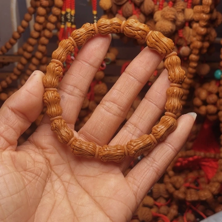 木质类龙纹桃枭挂件