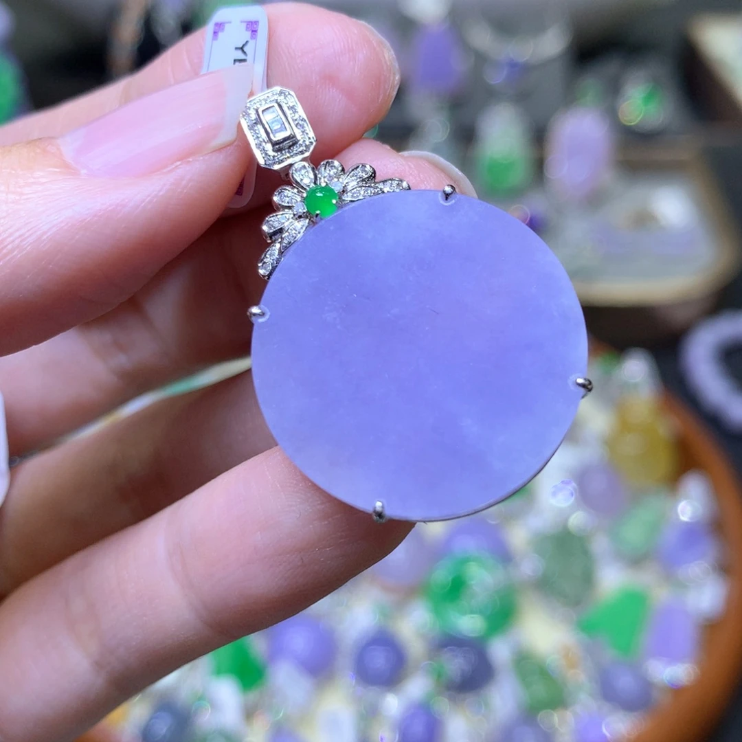 【闪购商品】翡翠颈饰18K金镶嵌翡翠吊坠项链