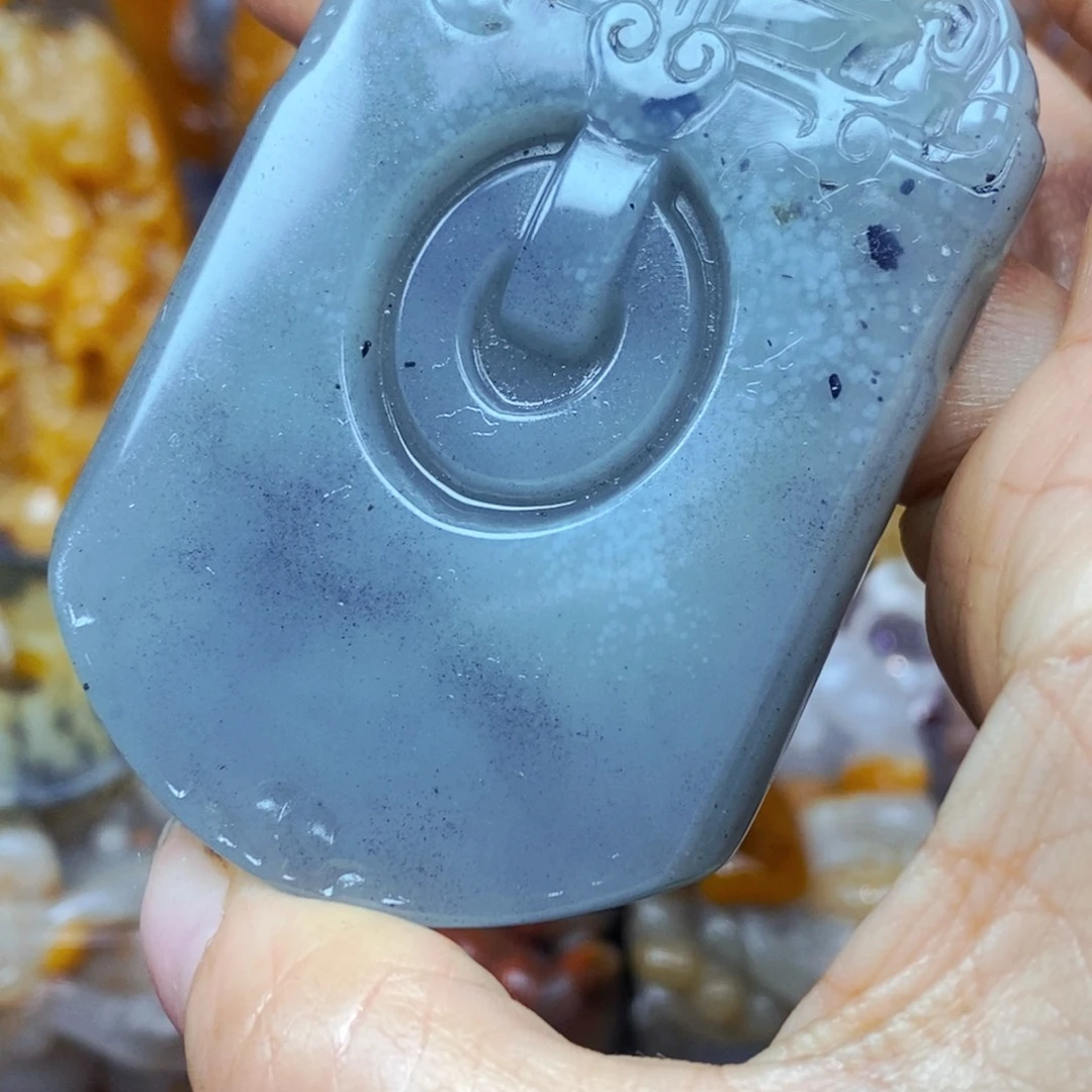 未镶嵌石英质玉（黄龙玉）颈饰