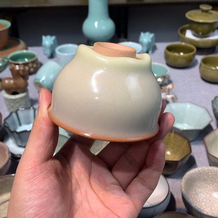 龙泉青瓷猪油冻压手杯