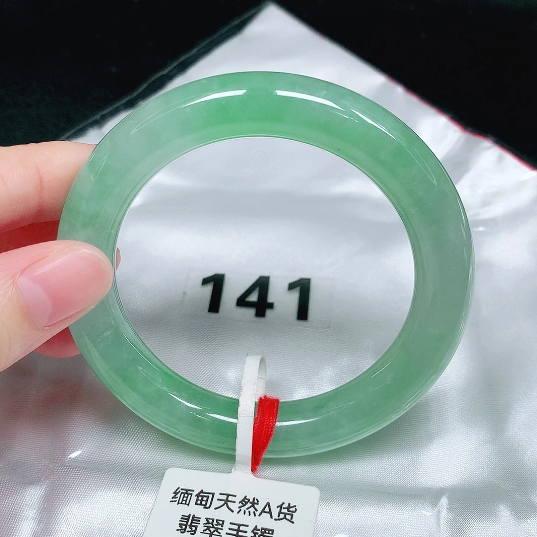 翡翠未镶嵌手镯（圆镯）