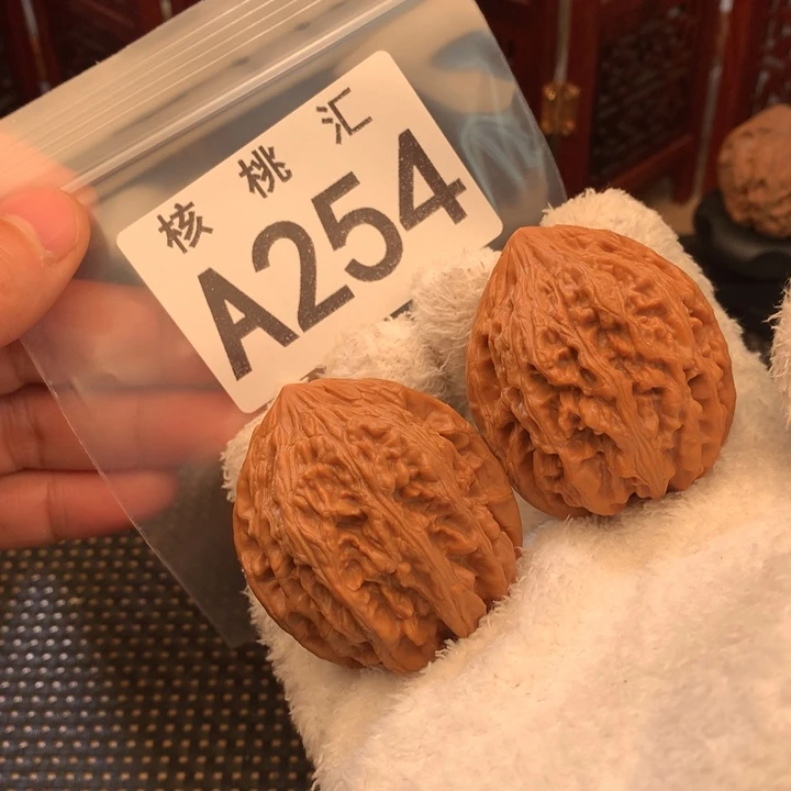 文玩核桃吊坠九尾鸡心43