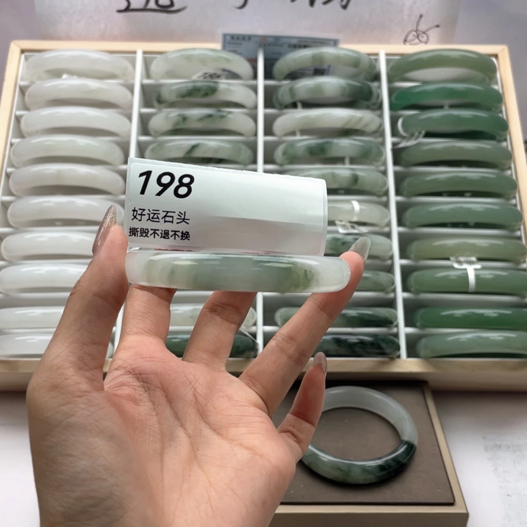 未镶嵌手镯石英质玉（天山翠）198