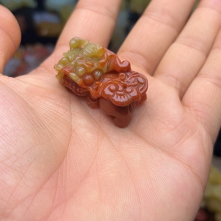 石英质玉（黄龙玉）颈饰未镶嵌
