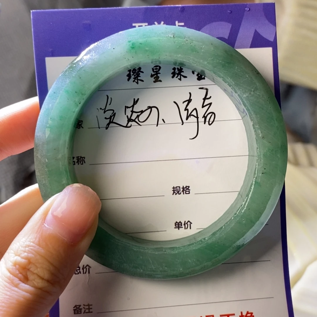 淡***香石英质玉未镶嵌手镯定制