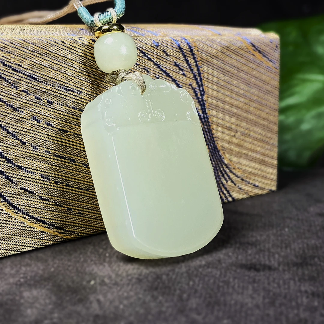 新疆青海格尔木黄口料子精美雕刻祥云无事牌时尚百搭