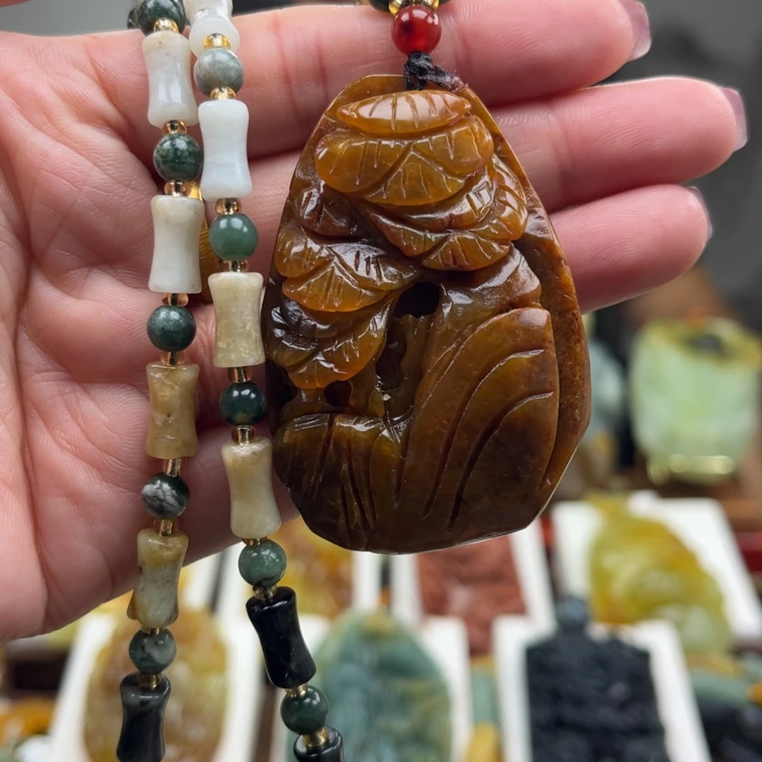 蛇纹石玉未镶嵌颈饰挂件