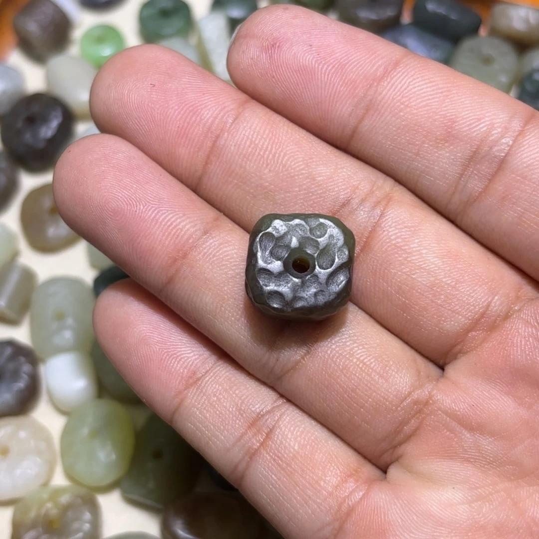 和田玉未镶嵌珠宝半成品海*色