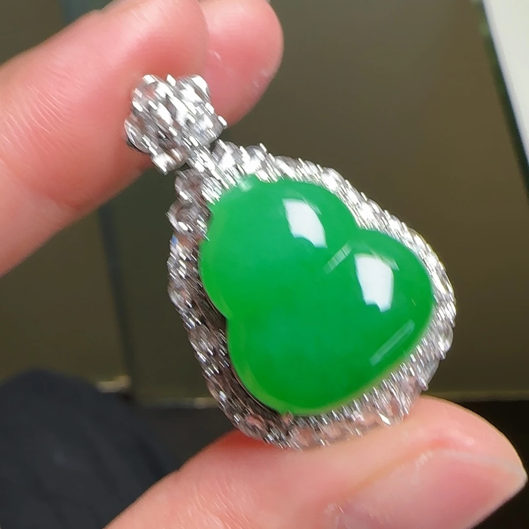 翡翠18K金镶嵌颈饰天然翡翠