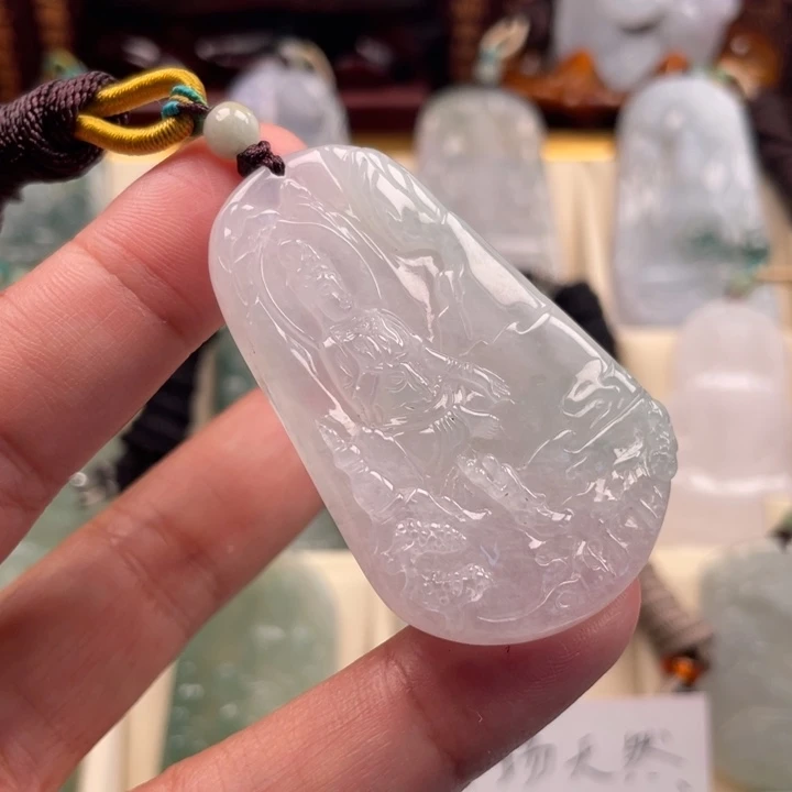 颈饰未镶嵌翡翠观音