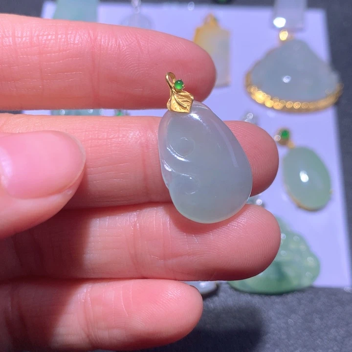 翡翠颈饰18K金镶嵌翡翠