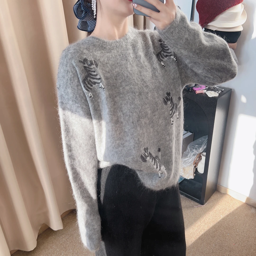 立体钉珠刺绣马海毛绵慵懒廓形圆领针织衫春秋新款