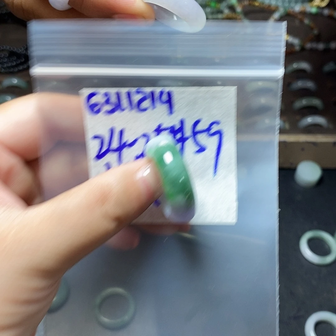 未镶嵌定制翡翠小**我