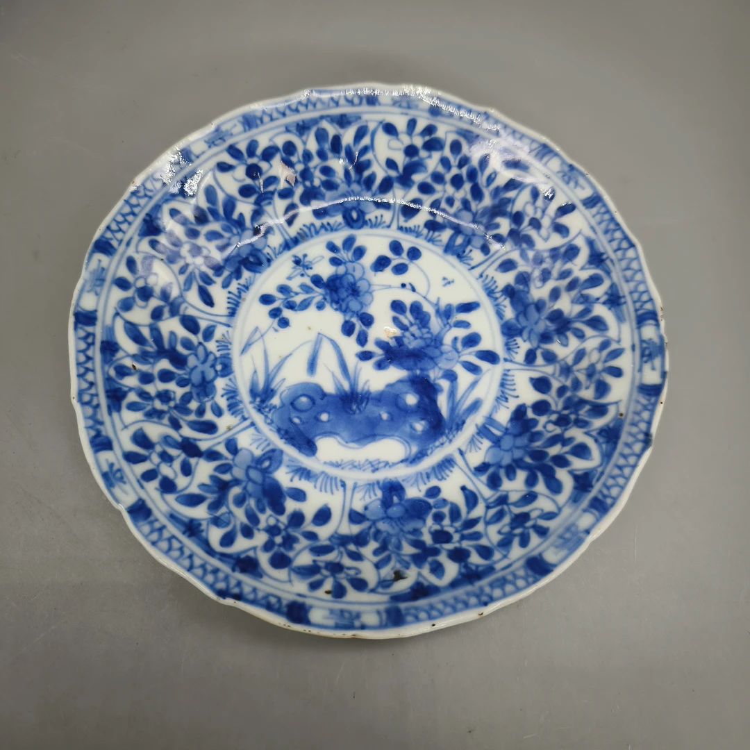 62503062*清康熙青花花卉纹花口碟/瓷器六/江苏省文物总店