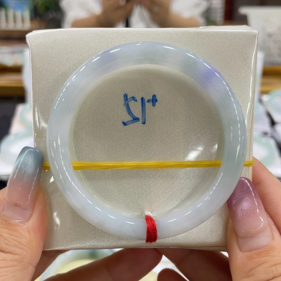 翡翠手镯未镶嵌翡翠