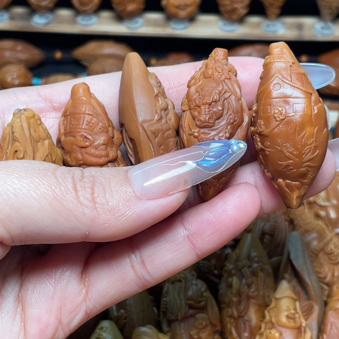 心***念橄榄核把件开缝鼠女一字马牛美女