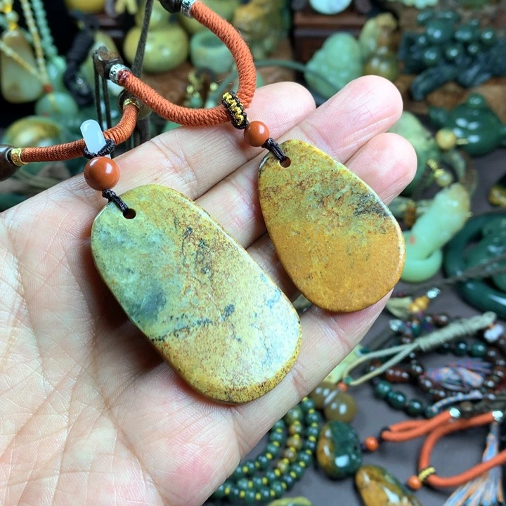 吊坠(赠链)未镶嵌岫岩河磨玉（透闪石质玉）