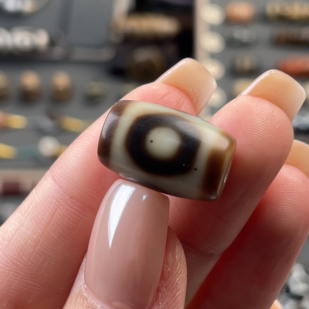 柒****玛瑙/玉髓未镶嵌珠宝半成品