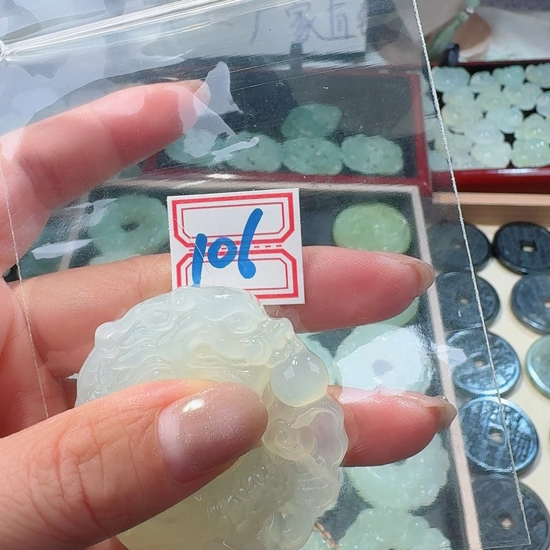 蛇纹石玉颈饰合金精美礼品