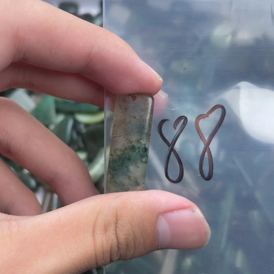 独山玉未镶嵌珠宝半成品