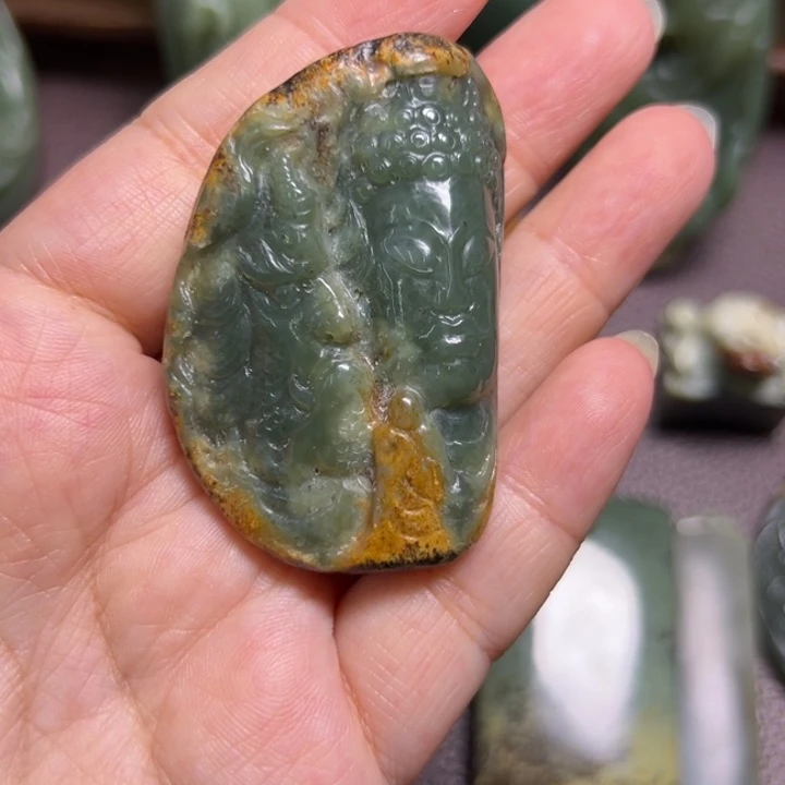 伽***罗颈饰未镶嵌岫岩河磨玉（透闪石质玉）