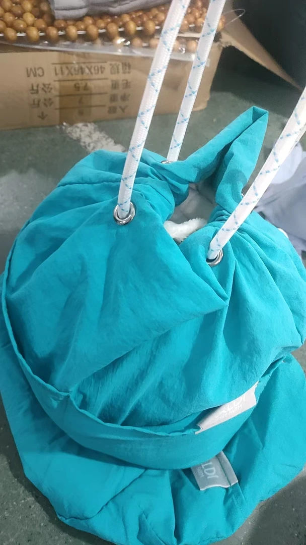 微瑕简约浅蓝色速干高级感包包发1