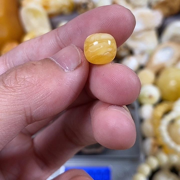 琥珀裸石未镶嵌我