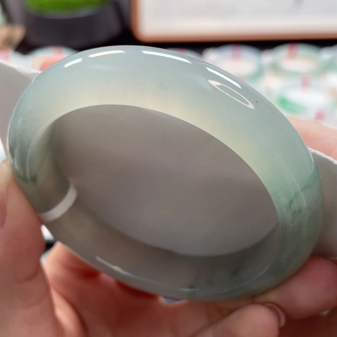 【闪购商品】翡翠手镯未镶嵌吹****萨60炸光透亮透肉冰晴飘绿花分单