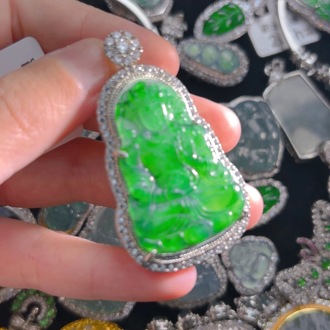 翡翠颈饰未镶嵌观音