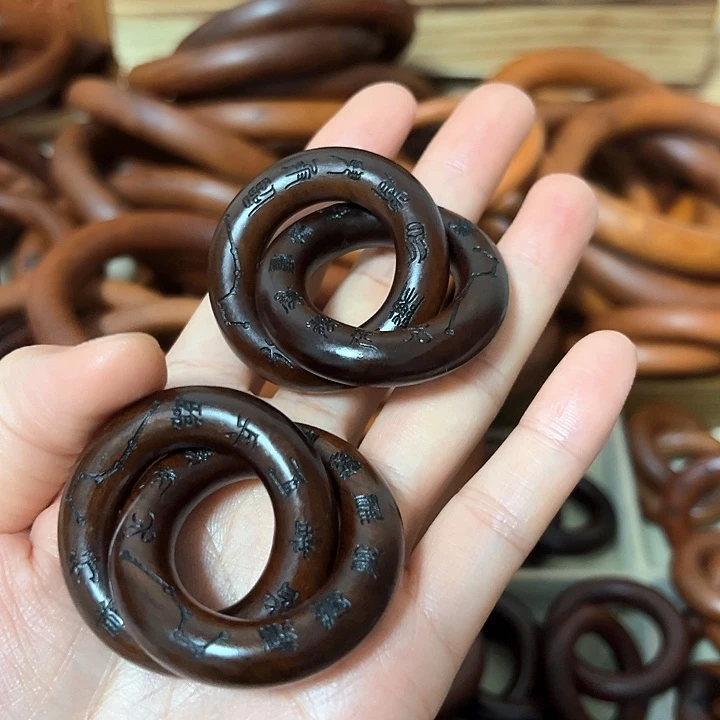 ****狗2.5内径枣木玉化乾坤圈