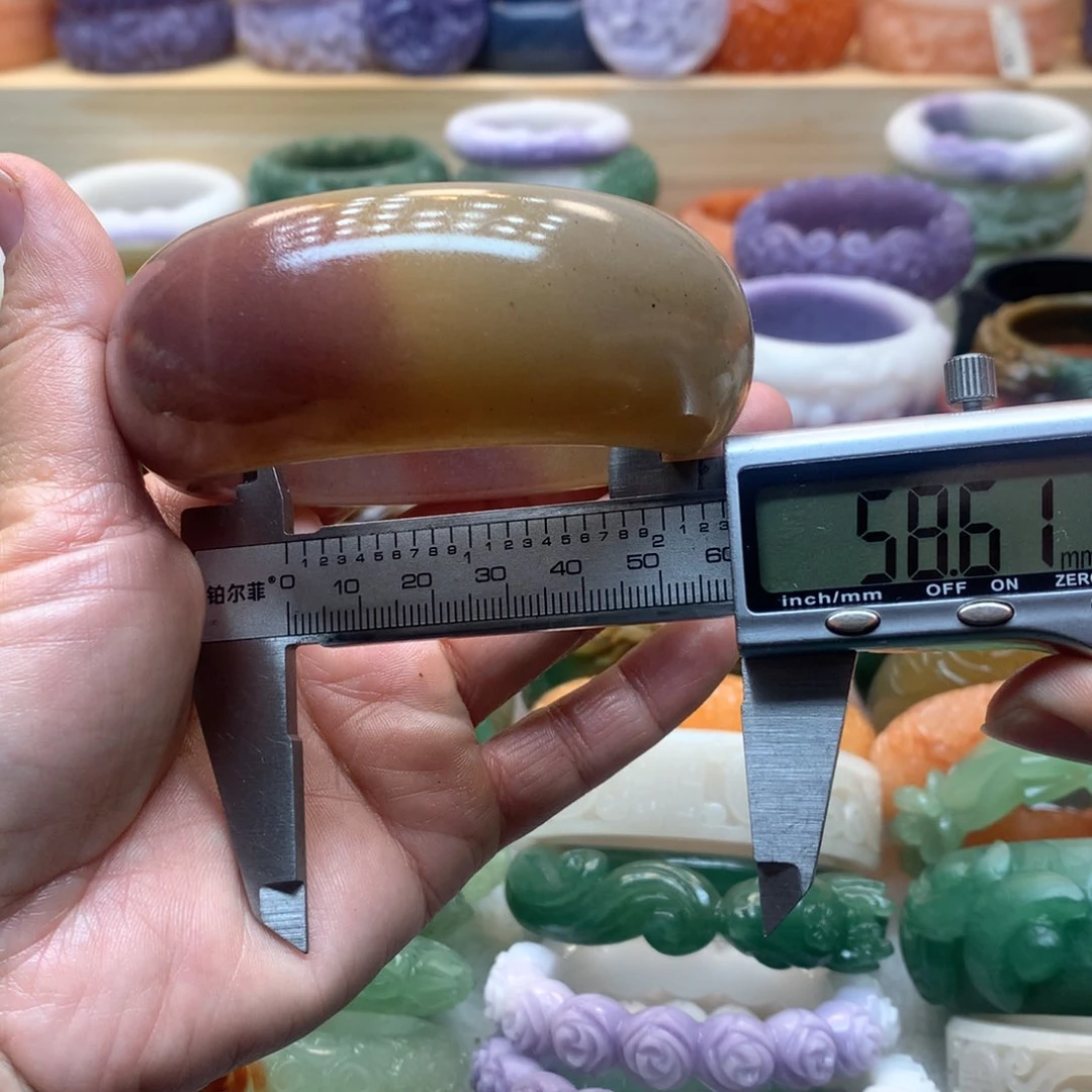 未镶嵌手镯石英质玉