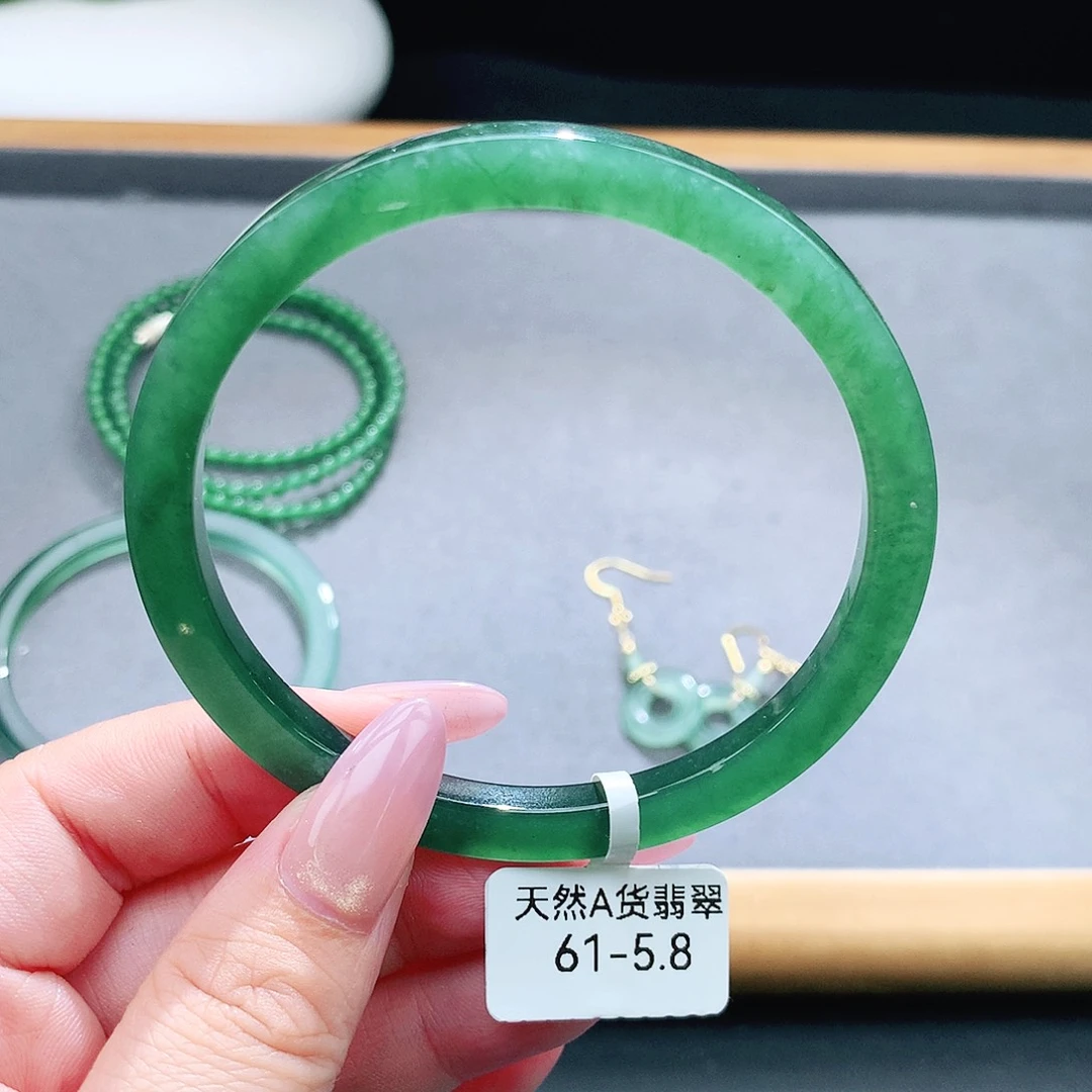 未镶嵌手镯（圆镯）翡翠