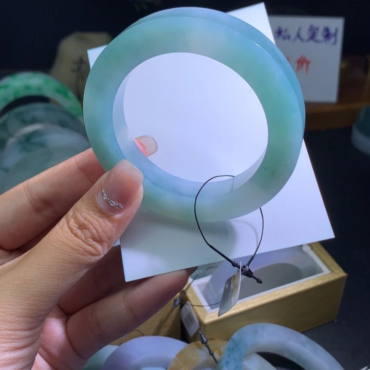 定制翡翠未镶嵌翡翠手镯