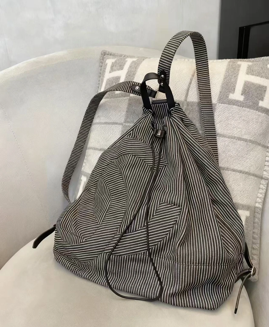 95新 Chanel/香奈儿 17P 黑白条纹大双Clogo抽绳双肩包 24开 二店