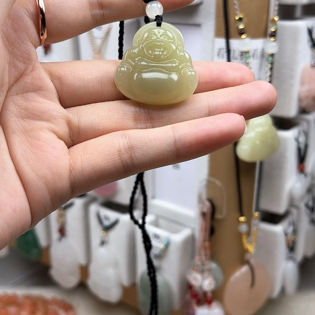 颈饰未镶嵌石英质玉
